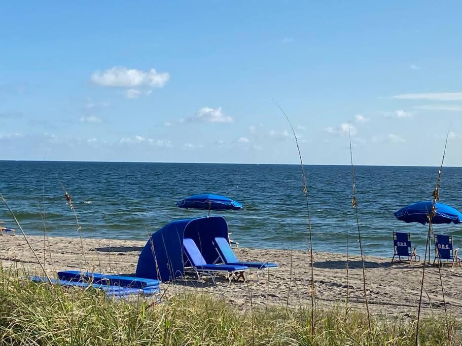 Spacious Home Near Downtown & The Beach デルレイビーチ エクステリア 写真