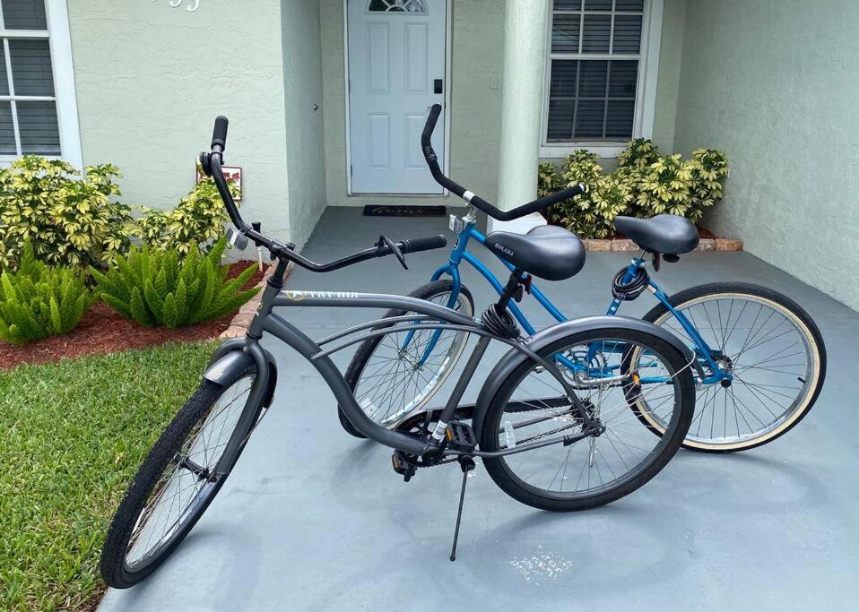 Spacious Home Near Downtown & The Beach デルレイビーチ エクステリア 写真