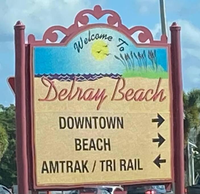 Spacious Home Near Downtown & The Beach デルレイビーチ エクステリア 写真