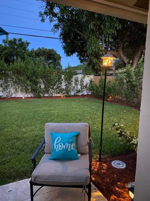 Spacious Home Near Downtown & The Beach デルレイビーチ エクステリア 写真